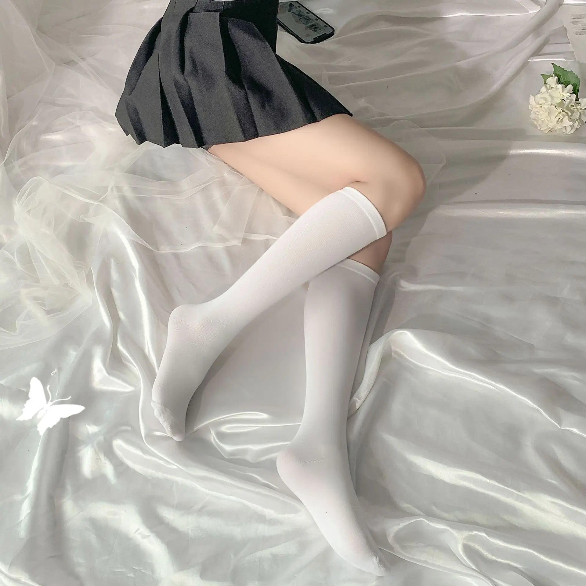 Japanese School Style White Cotton Calf Socks – Mid-Tube for Students & Cheerleading