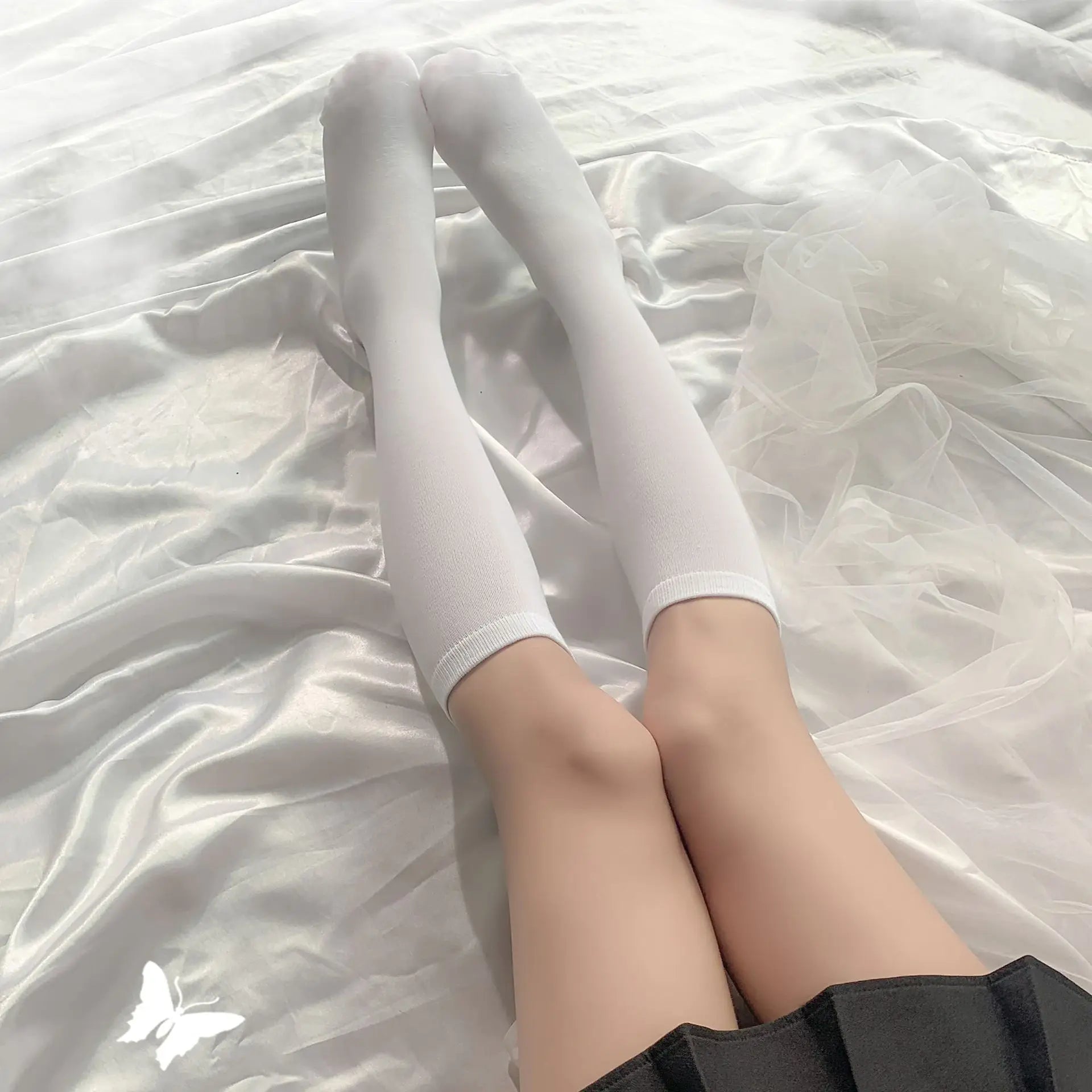 Japanese School Style White Cotton Calf Socks – Mid-Tube for Students & Cheerleading